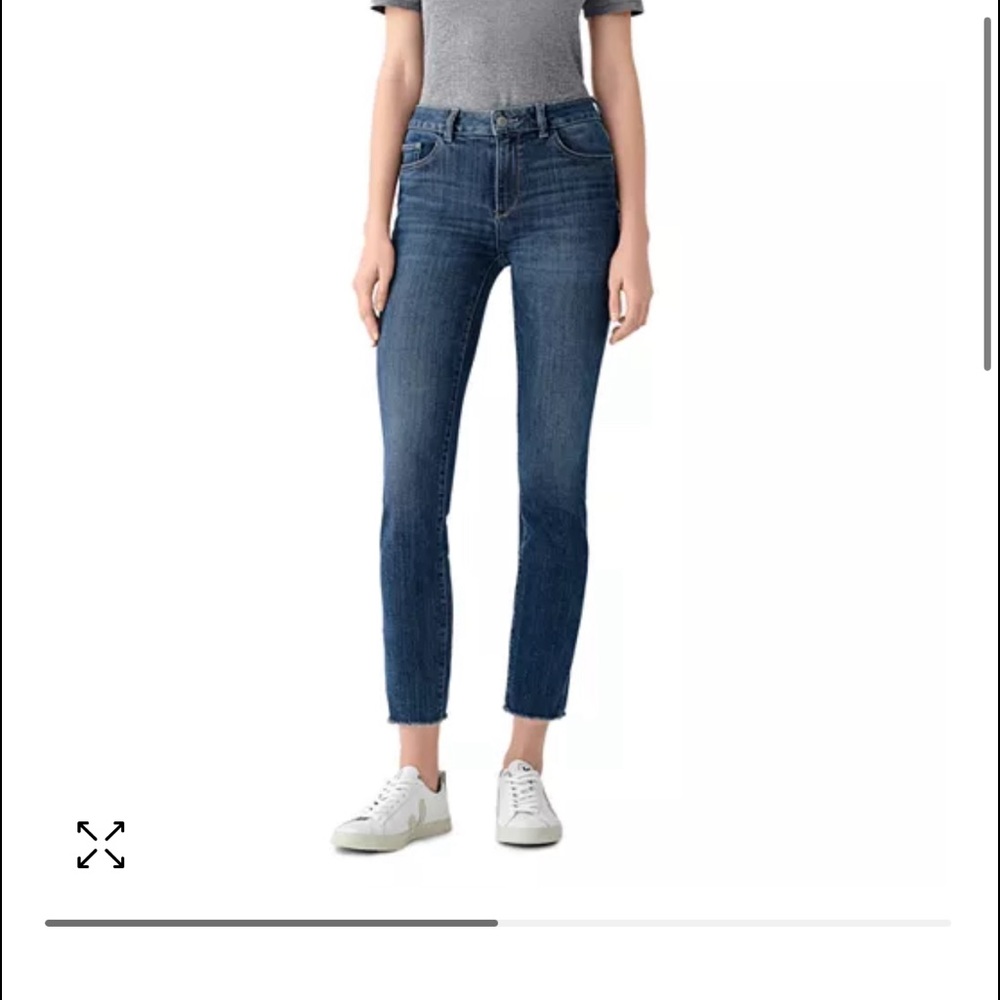 DL1961 Mara Mid Rise Straight.